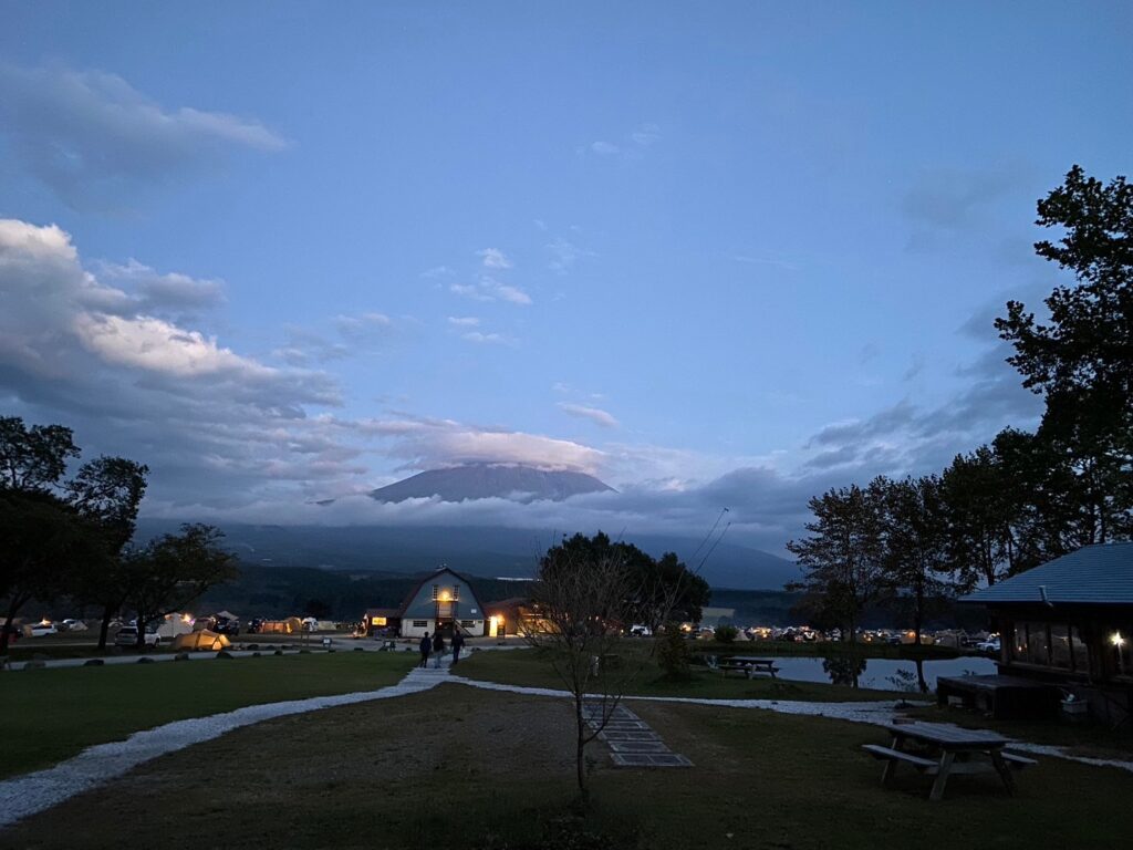 夕方のふもとっぱらキャンプ場